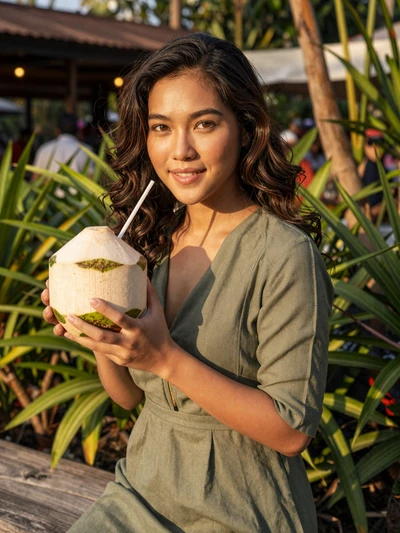 Sirin, 27-year-old Thai woman from Chiang Mai at a tropical restaurant open to cross-cultural dating