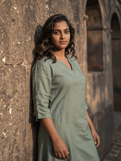 Tharushi, 28, from Galle - educated Sri Lankan woman seeking love and commitment